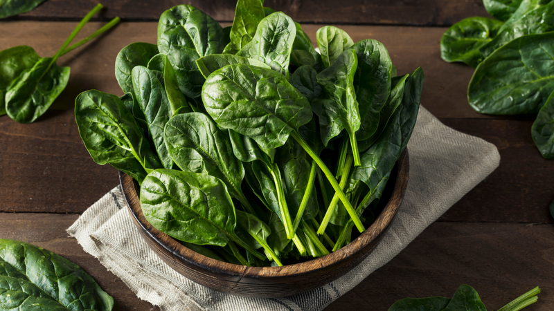 Rau bina cung cấp magie, folate, chất xơ cùng nhiều vitamin và khoáng chất