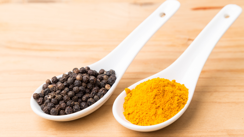 Sự kết hợp giữa Nghệ và hạt tiêu đen giúp cơ thể hấp thu curcumin trong nghệ hiệu quả hơn