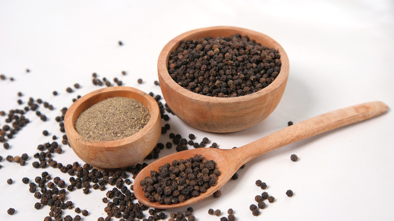 Hạt tiêu đen có lợi khi kết hợp đúng thực phẩm nhờ chứa piperine, hoạt chất giúp hỗ trợ tiêu hóa