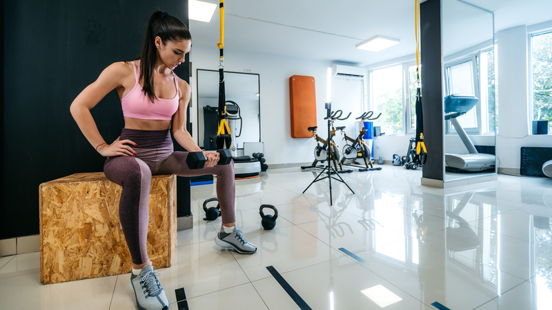 Bài tập gập tay khi ngồi có thể cải thiện cơ bắp tay trước