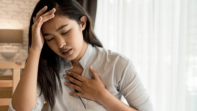 Tím tái và thở rít có thể cho thấy đường thở đang bị ảnh hưởng