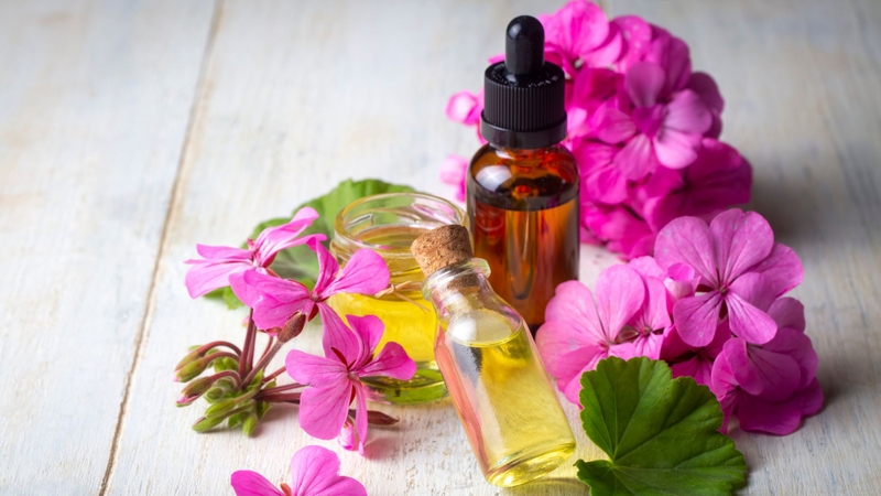 6 Lợi ích của tinh dầu phong lữ đối với làn da 2