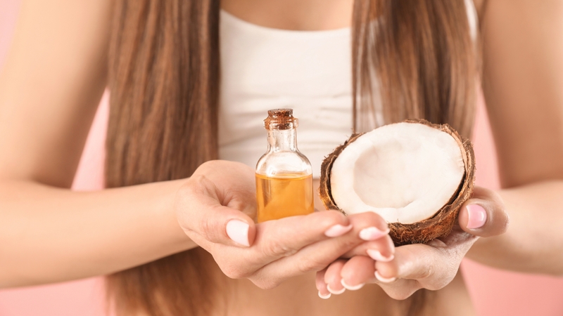 Để đảm bảo hiệu quả chăm sóc da, nên lựa chọn dầu dừa nguyên chất