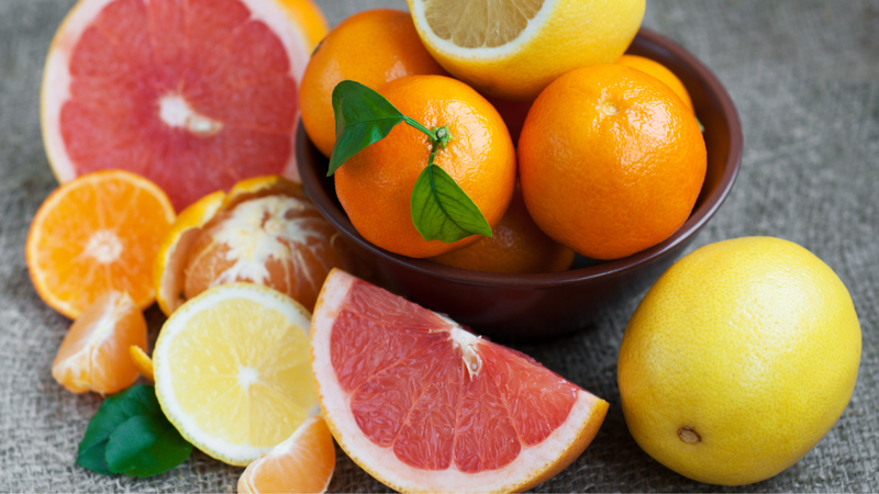 Các loại trái cây họ cam quýt giàu chất chống oxy hóa, làm chậm quá trình lão hóa