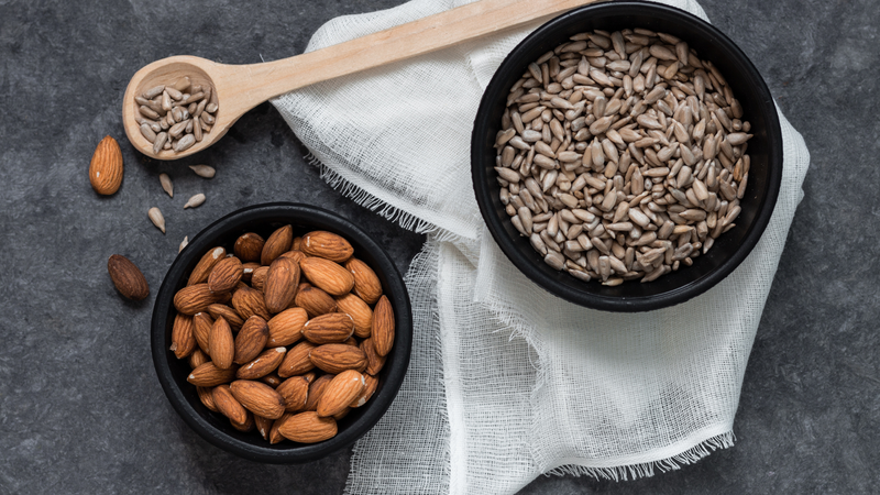 Các loại hạt cung cấp biotin cùng protein và chất béo không bão hòa