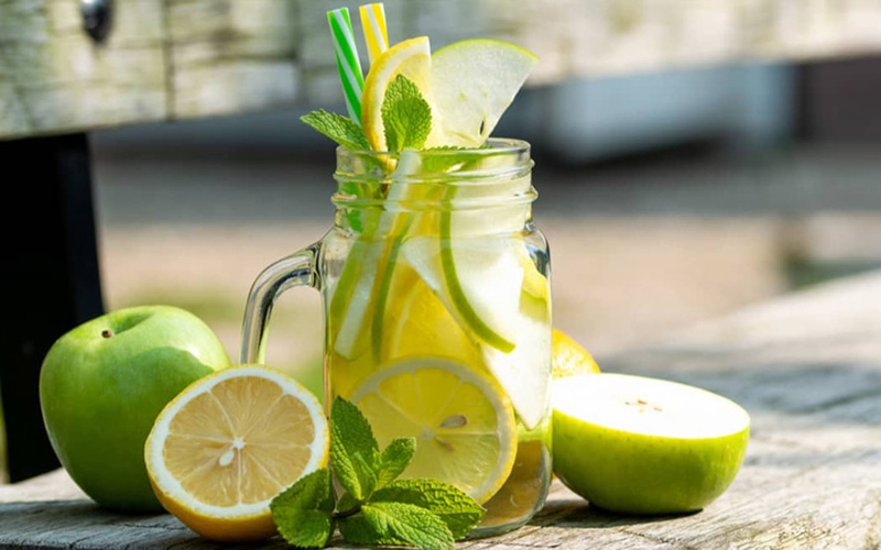 Công thức làm detox chanh mật ong giảm cân đẹp da kết hợp với táo xanh