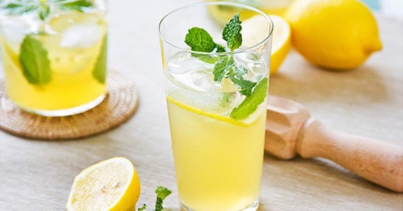 Công thức detox thải độc cơ thể từ chanh, mật ong và lá bạc hà