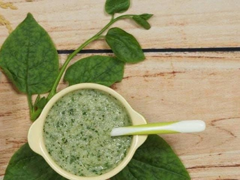 7 cách nấu cháo rau mồng tơi cho bé ăn dặm1