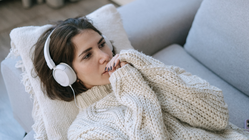 Thành mạch kém đàn hồi khiến tim phải làm việc nhiều hơn, gây cảm giác hồi hộp ngay cả khi nghỉ ngơi