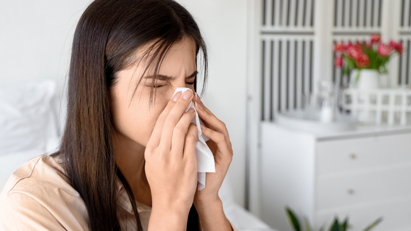 Viêm xoang mũi dị ứng do cơ địa nhạy cảm phản ứng với dị nguyên và thời tiết thay đổi
