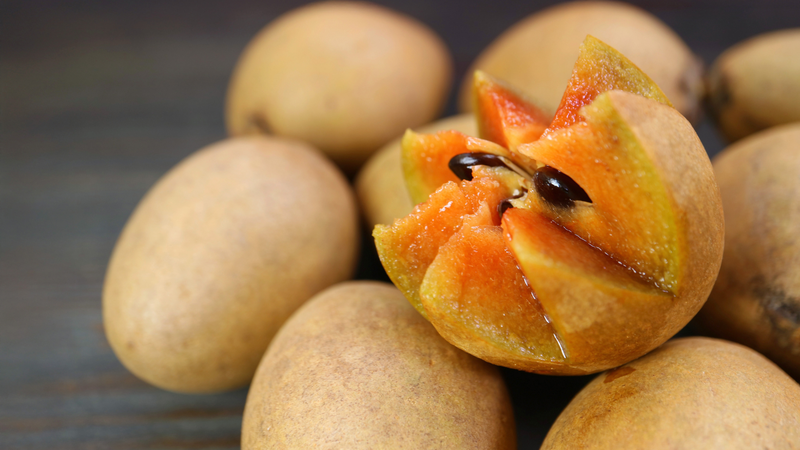 Hồng xiêm còn được gọi là trái sapoche, có vị ngọt nhẹ, giàu dưỡng chất