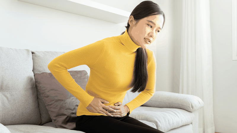 Đôi khi trà nóng có thể gây đau dạ dày, đặc biệt khi uống lúc bụng đói hoặc sử dụng quá đậm