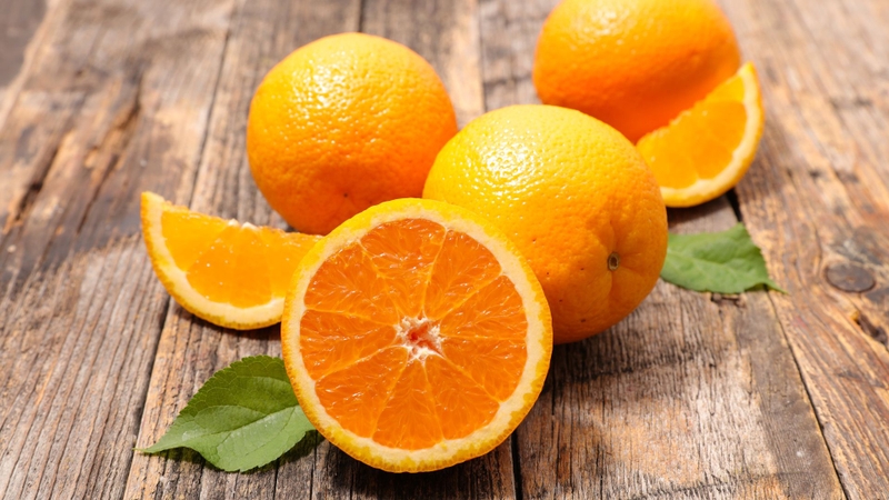 Cam bổ sung vitamin C góp phần duy trì sức khỏe làn da