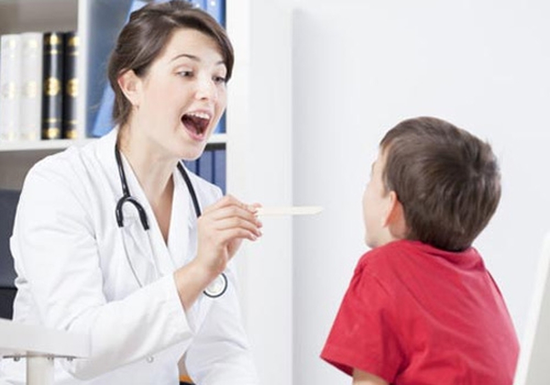 7 mẹo chữa hóc xương cá: Chữa hóc xương cá bằng c sủi3