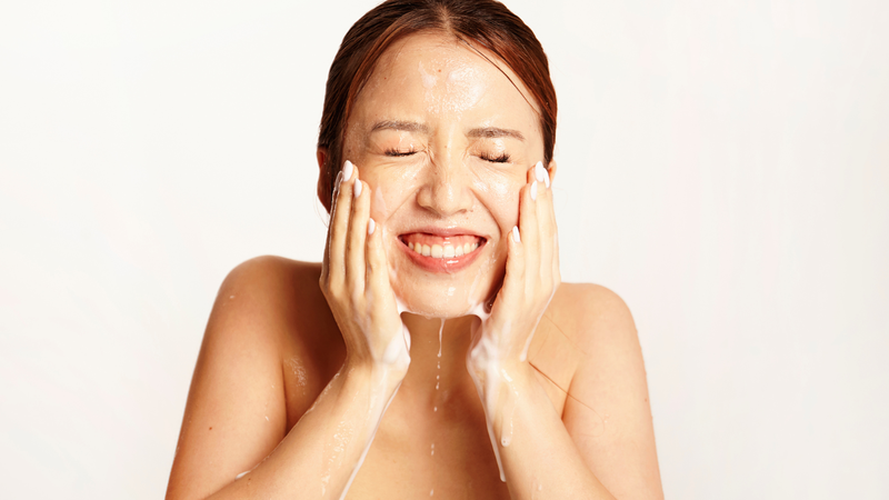 7 sai lầm cơ bản khi dùng sữa rửa mặt nhiều người mắc phải 2