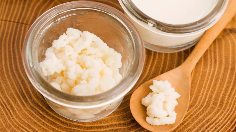Khi mới sử dụng Kefir, nên bắt đầu với lượng ít để cơ thể có thời gian thích nghi với hệ vi sinh mới