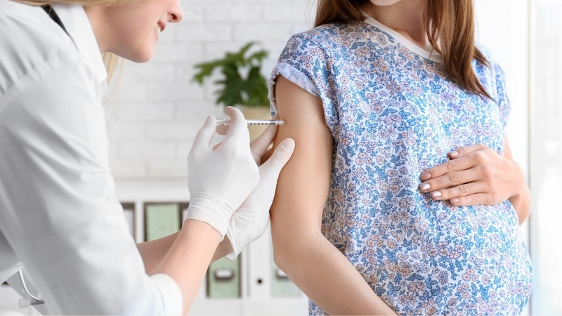 Tiêm phòng uốn ván là biện pháp quan trọng nhằm bảo vệ cả mẹ và trẻ sơ sinh khỏi nguy cơ nhiễm trùng nguy hiểm