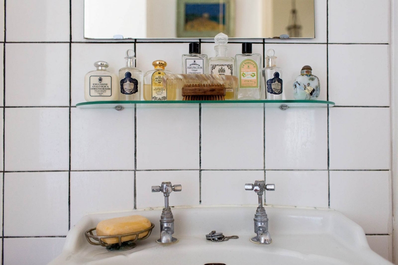 10 đồ vật bạn không nên cất giữ trong nhà tắm 2