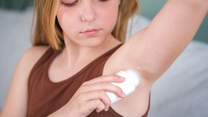 Aluminum sulfate thường có trong lăn nách giúp khử mùi cho cơ thể