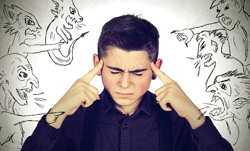 Ảo giác thính giác xảy ra khi bạn vô tình nghe thấy giọng nói mà thực ra không có 2