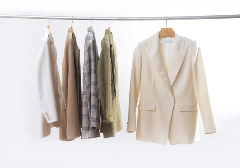 Công dụng của khăn ướt: giúp ủi thẳng quần áo len