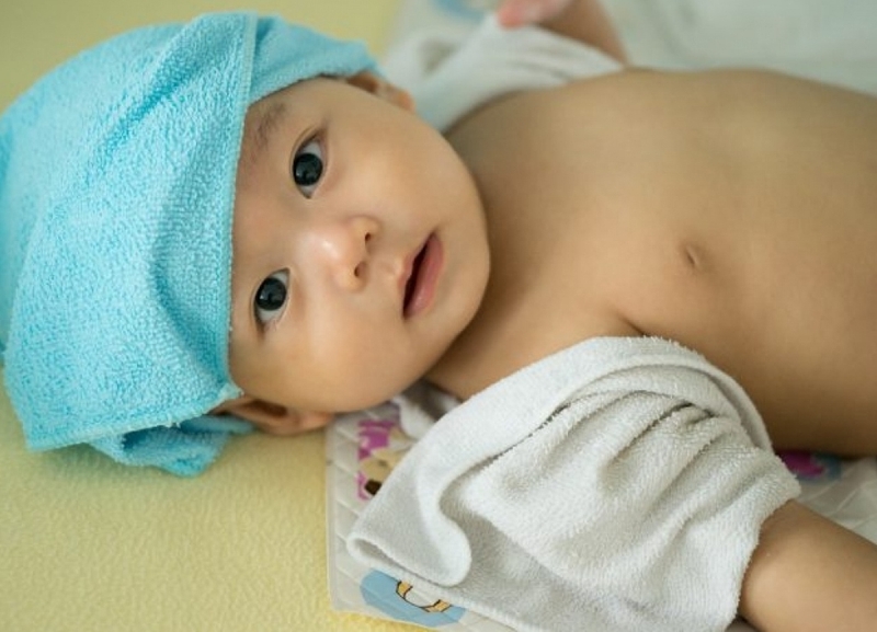 Bé mọc răng sốt 40 độ: Mức độ nguy hiểm và cách chăm sóc khi trẻ bị sốt 4