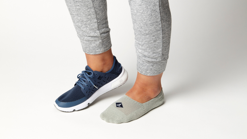 Các vật dụng cần thiết giúp bạn có giấc ngủ ngon khi đi máy bay 3