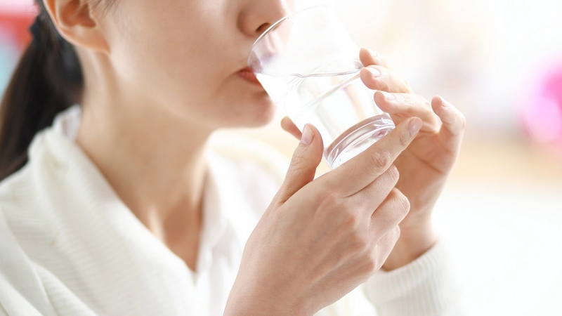 Cách chăm sóc da mặt bị khô khỏe mạnh từ trong ra ngoài 3