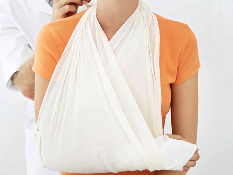 Cách sơ cứu gãy xương cẳng tay 5