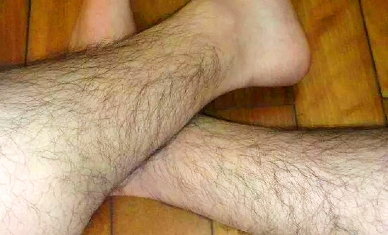 Cách trị lông chân cứng và đen mà chị em nào cũng nên biết 1