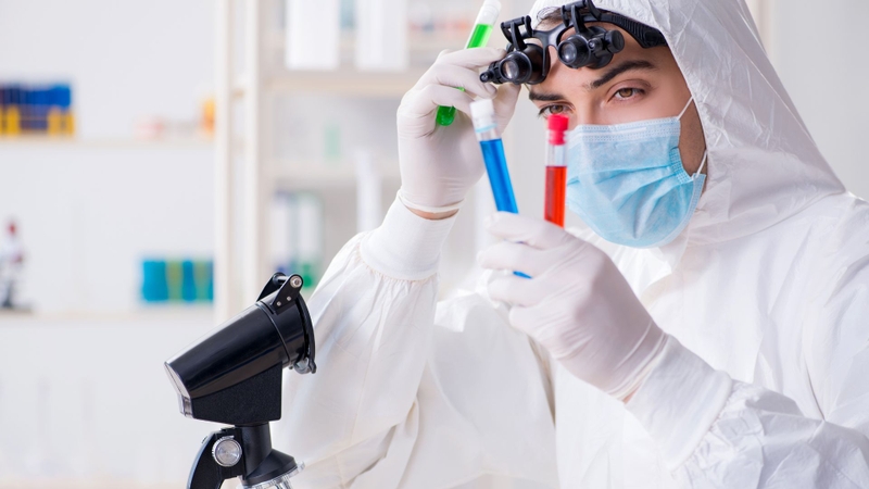 Camptothecin có thể được tổng hợp hoàn toàn trong phòng thí nghiệm, nhưng quy trình tổng hợp hữu cơ phức tạp