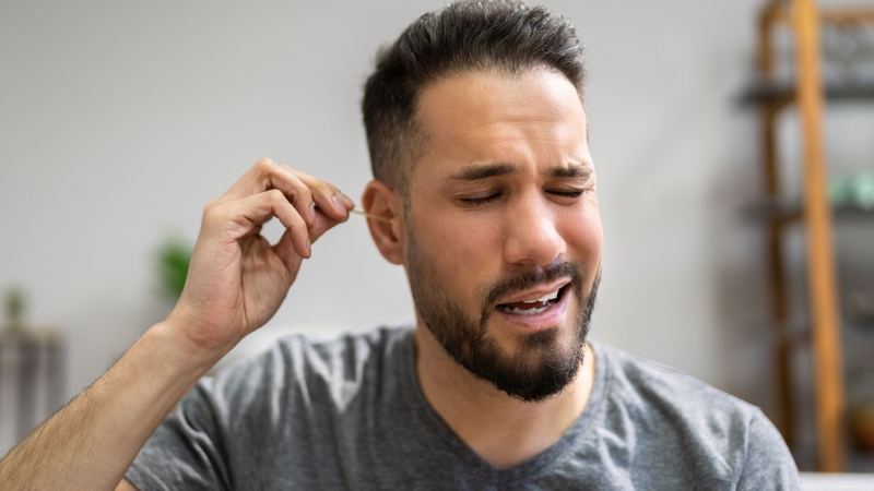 Carbamide peroxide được dùng làm sạch tai