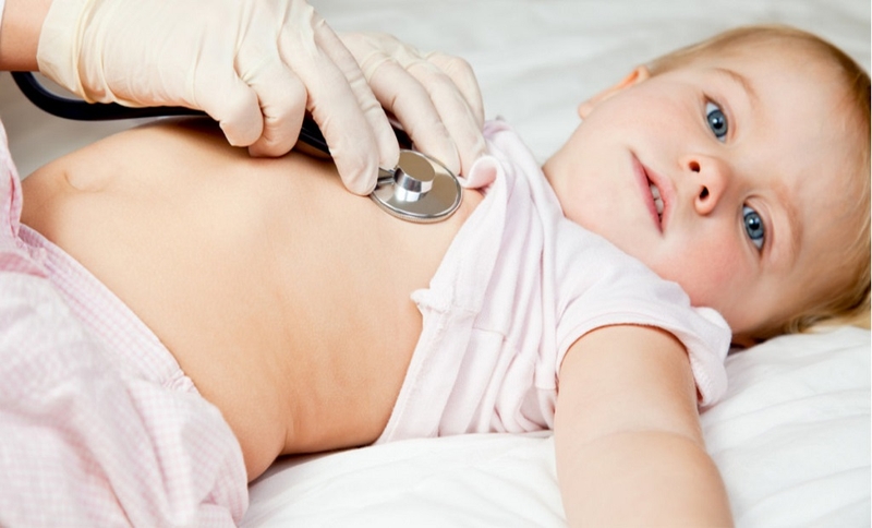 Cha mẹ nên làm gì khi trẻ sơ sinh 1 tháng tuổi bị nghẹt mũi? 4