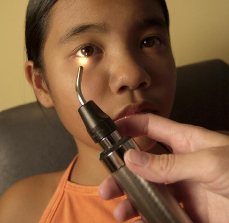 Chấn thương, chẳng hạn như chấn thương não, cũng có thể gây ra bệnh mù màu 2