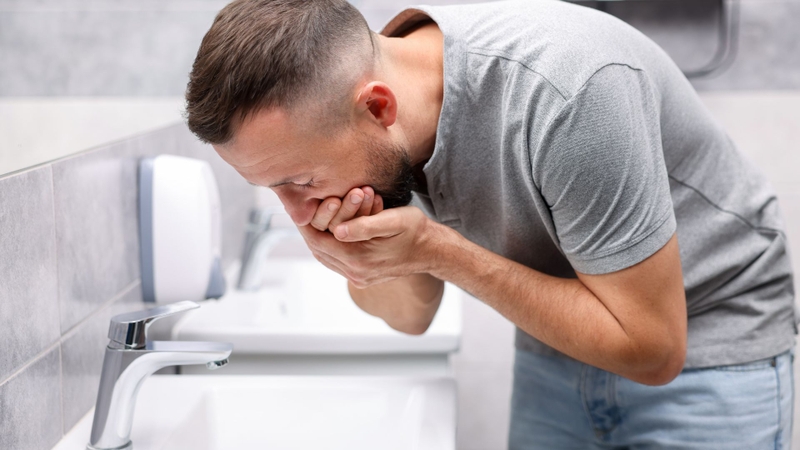 Buồn nôn là một trong những tác dụng phụ thường gặp của Chlortetracycline