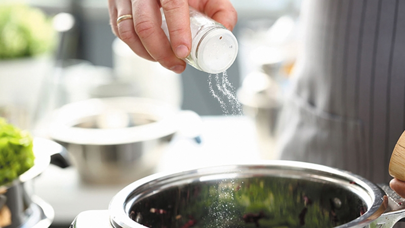 Có nên dùng hạt nêm cho bé không? Một số loại gia vị phù hợp với bé 2