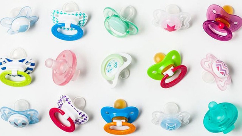 Có nên cho trẻ ngậm núm giả không? 3