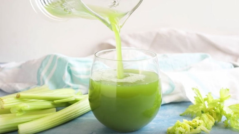 Có nên uống nước ép cần tây trước khi đi ngủ không 2