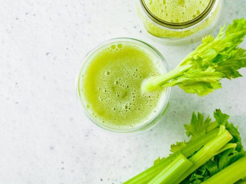 Có nên uống nước ép cần tây trước khi đi ngủ không 3