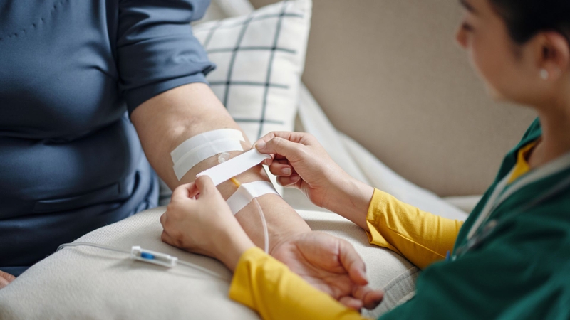 Đau tại chỗ tiêm truyền là một trong những tác dụng phụ của Coagulation factor X human