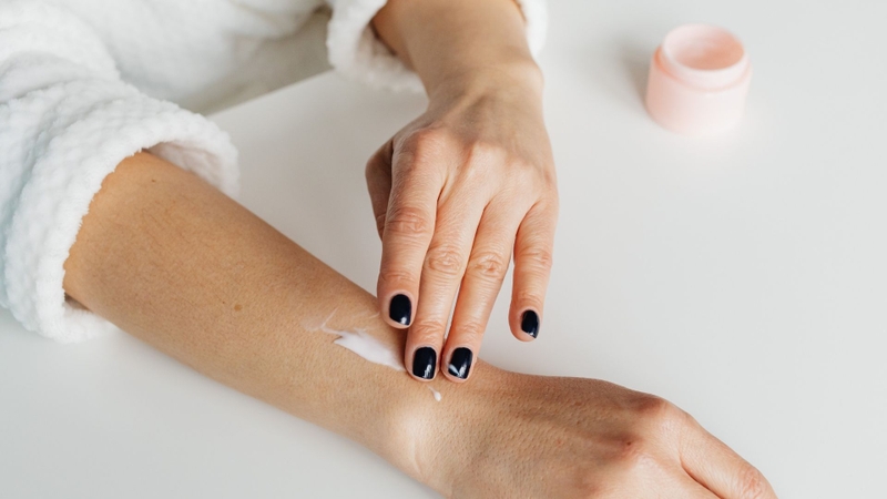 Coal tar có nhiều dạng bào chế như kem, gel, dầu gội và dung dịch bôi ngoài da