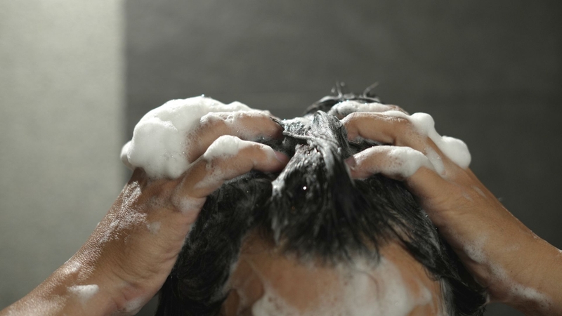 Coal tar thường được tập trung vào các sản phẩm dành cho da đầu như dầu gội đầu