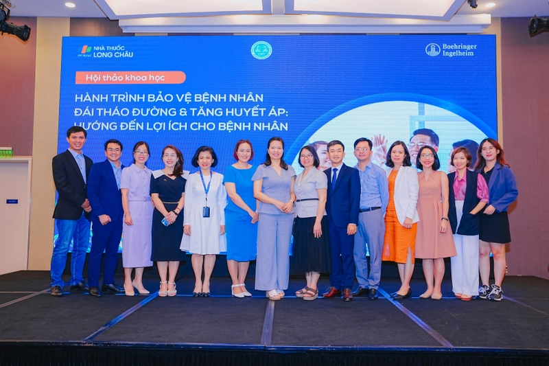 Đại diện 2 bên FPT Long Châu và Boehringer.jpg