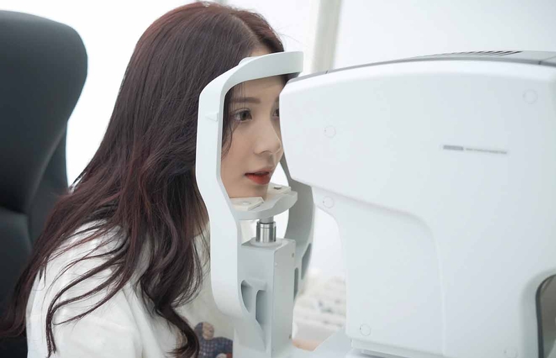 Đeo kính lệch độ, đeo kính không đúng độ có hại mắt không 3