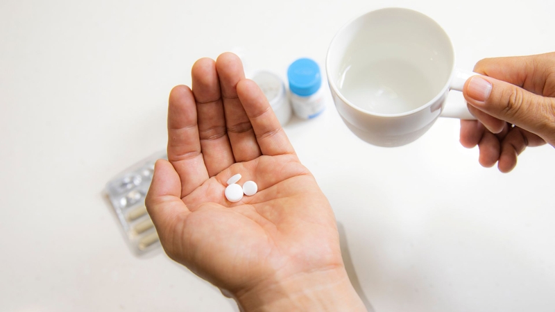 Aniracetam được bào chế ở dạng viên nén bao phim hoặc dạng hạt, sử dụng theo đường uống