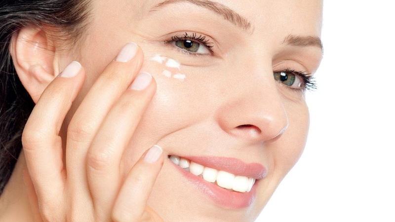 Đừng bỏ lỡ các cách chăm da vùng mắt giúp chống lão hóa, giảm thiểu nếp nhăn hiệu quả 2