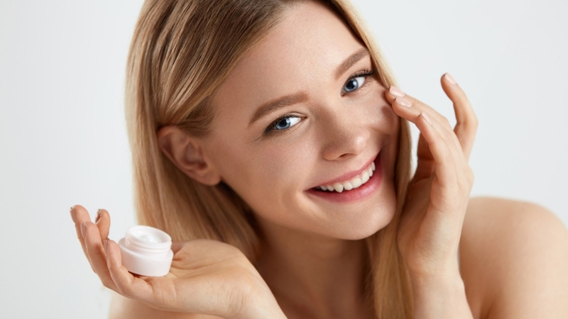 Dưỡng ẩm và chống lão hóa với bộ đôi kết hợp Retinol và Axit hyaluronic 3
