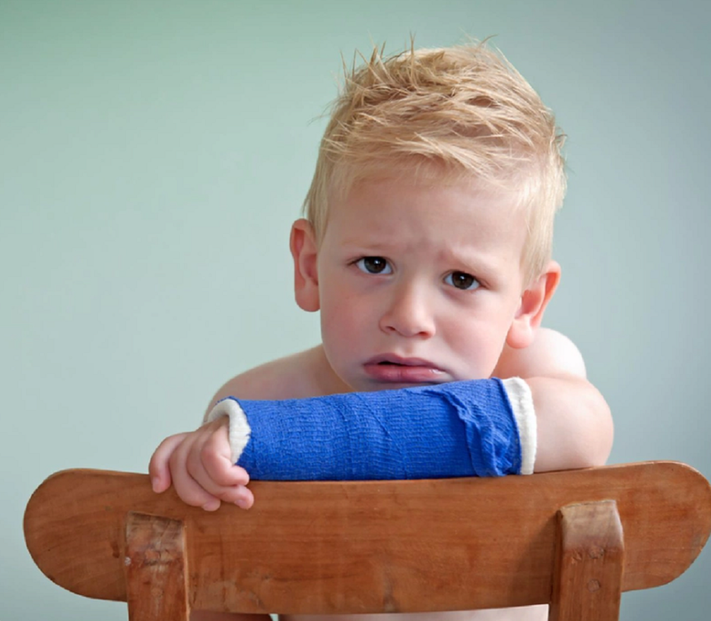 Gãy xương cành tươi: Chấn thương thường thấy ở trẻ nhỏ 4