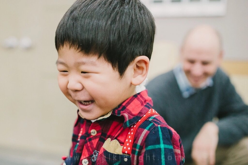 Giải đáp thắc mắc: Trẻ tự kỷ có hay cười không? Lời khuyên dành cho cha mẹ 2