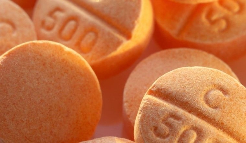 Giải đáp thắc mắc xăm môi uống C sủi được không 1